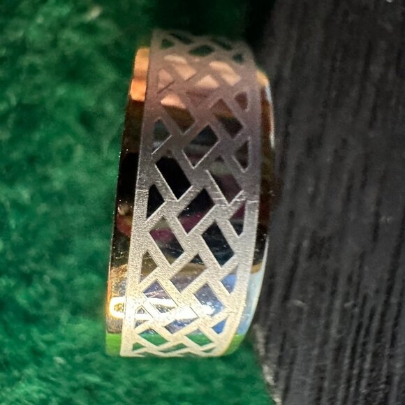 Stainless Steel Brick Pattern Band Ring Size 10 - Picture 1 of 3
